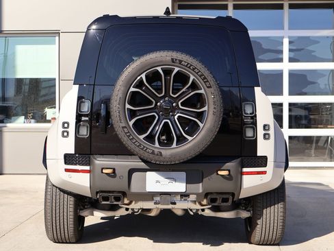 New 2026 Land Rover Defender 110 OCTA image 7
