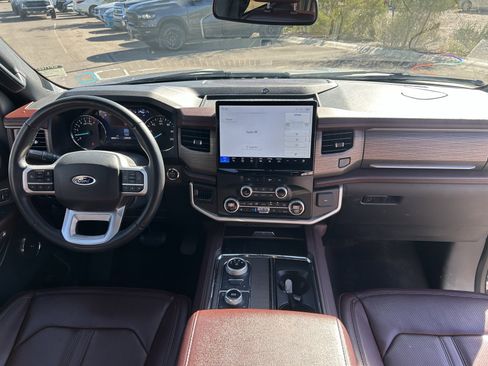 Used 2024 Ford Expedition Limited image 18