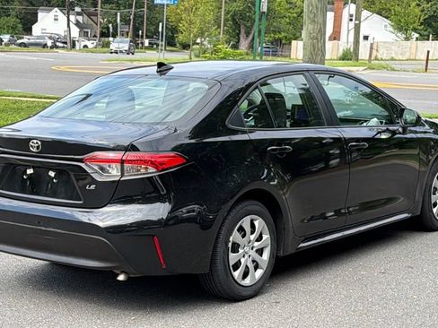 Used 2025 Toyota Corolla LE FWD image 4