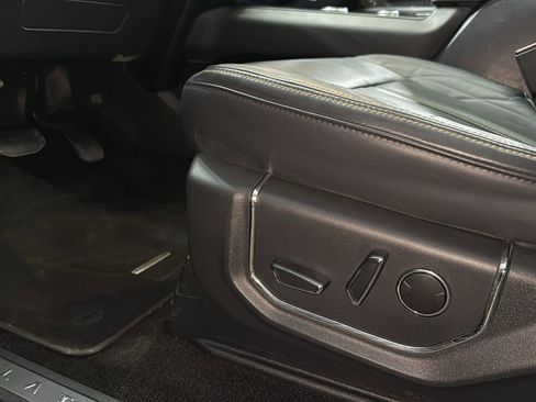 Used 2023 Ford Expedition Platinum image 11
