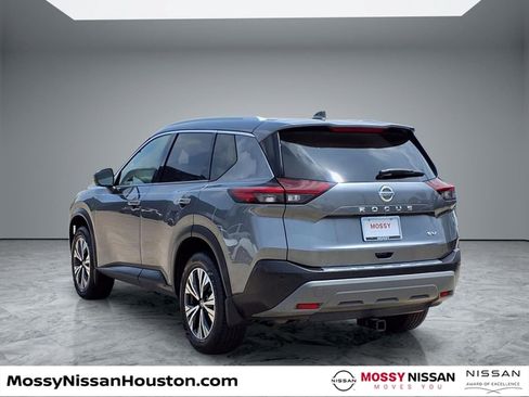 Used 2021 Nissan Rogue SV w/ Premium Package FWD image 2