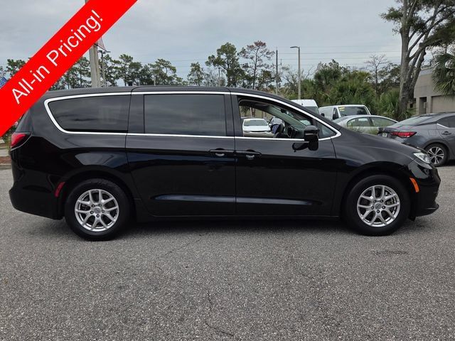 Used 2024 Chrysler Pacifica Touring-L FWD image 6
