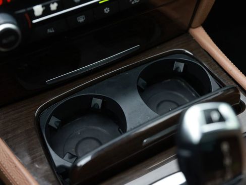 Used 2011 BMW 740i image 40