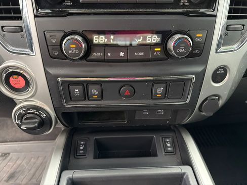 Used 2021 Nissan Titan SV w/ SV Convenience Package AWD/4WD image 30