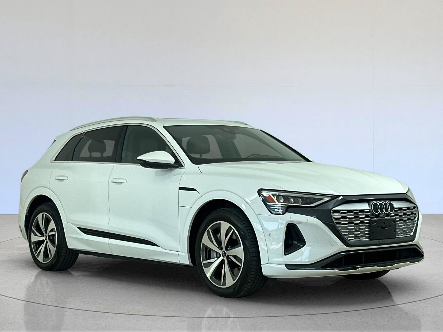 Used 2024 Audi Q8 e-tron Premium Plus AWD/4WD image 8