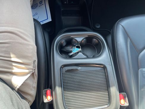 Used 2023 Chrysler Pacifica Touring-L w/ S Appearance Package image 24