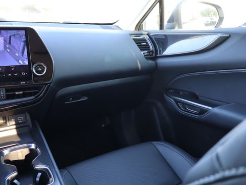 Used 2024 Lexus NX 250 FWD w/ Towing Package (2000 Lbs) image 13