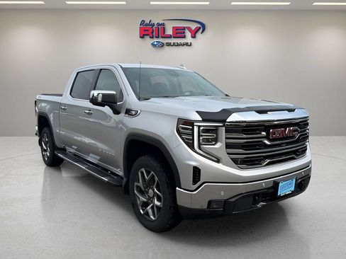 Used 2022 GMC Sierra 1500 SLT w/ SLT Premium Plus Package AWD/4WD image 7