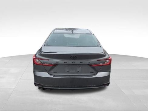 Used 2025 Toyota Camry SE image 4