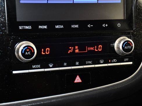 Used 2020 Mitsubishi Outlander SEL AWD/4WD image 28