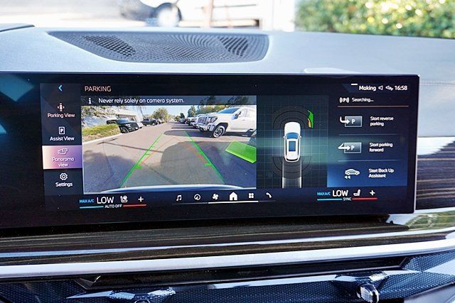 Used 2025 BMW X5 xDrive50e AWD/4WD image 38