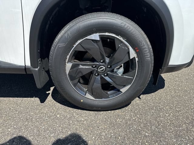 Used 2025 Nissan Rogue SV AWD/4WD image 27