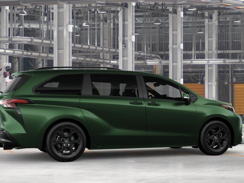 New 2026 Toyota Sienna XLE Woodland Edition AWD/4WD image 11