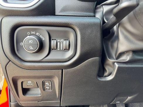 Used 2025 RAM 1500 Big Horn AWD/4WD image 18