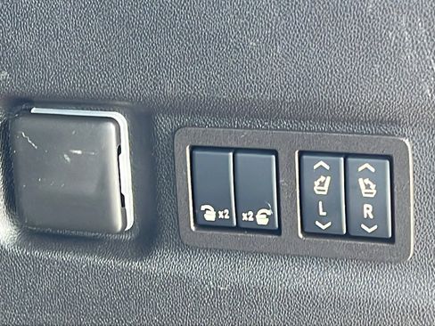Certified 2025 GMC Yukon XL Denali AWD/4WD image 13
