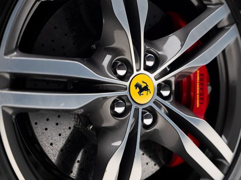Used 2019 Ferrari Portofino RWD image 25
