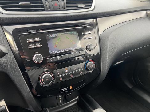 Used 2016 Nissan Rogue S image 11