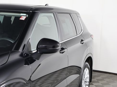 Used 2023 Mitsubishi Outlander ES AWD/4WD image 13