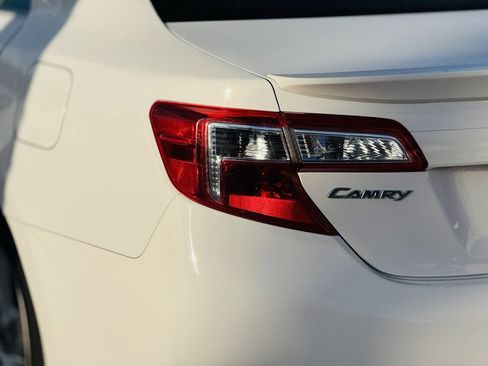 Used 2014 Toyota Camry SE image 7