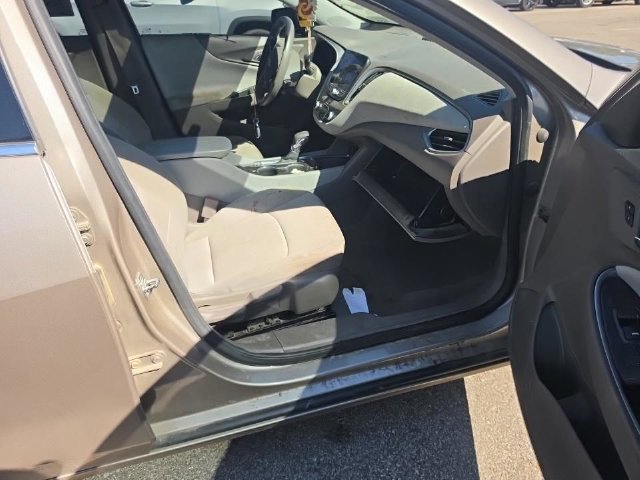 Used 2024 Chevrolet Malibu LT FWD image 2