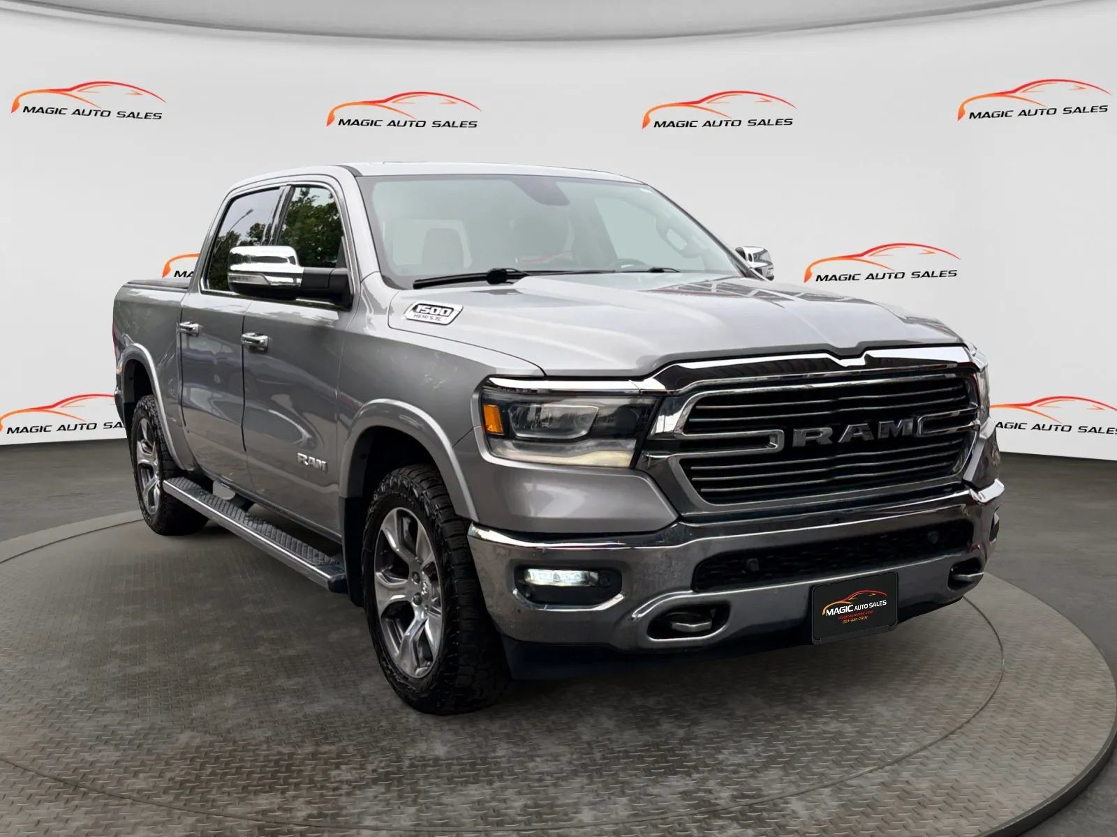 Used 2019 RAM 1500 Laramie AWD/4WD image 5