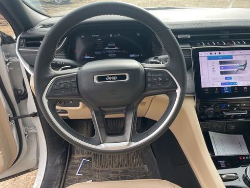 Used 2024 Jeep Grand Cherokee L Limited w/ Luxury Tech Group II image 14