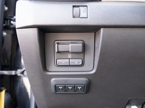 Used 2024 GMC Canyon AT4X image 10