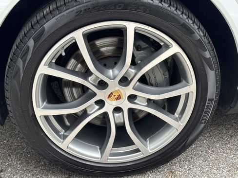 Used 2023 Porsche Cayenne S Platinum AWD/4WD image 11