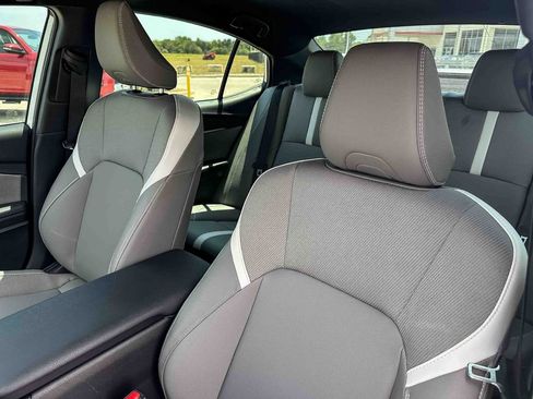 Used 2025 Toyota Camry SE w/ Convenience Package FWD image 14