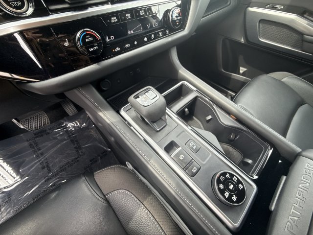 Certified 2024 Nissan Pathfinder SL w/ Black Appearance Package AWD/4WD image 18