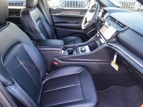 New 2026 Jeep Grand Cherokee Limited image 17