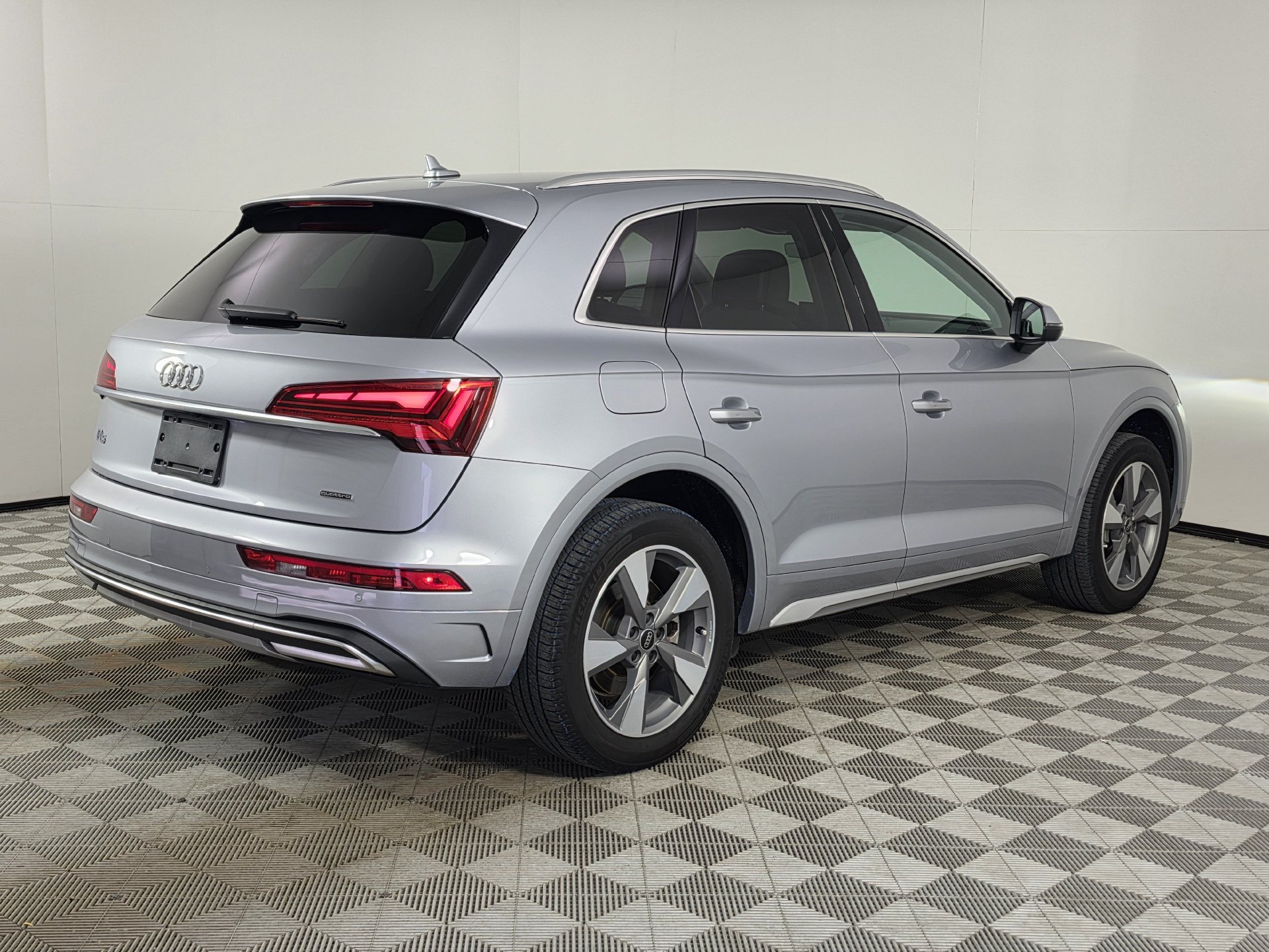 Used 2023 Audi Q5 2.0T Premium w/ Convenience Package AWD/4WD image 44