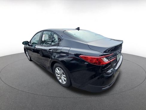 Used 2025 Toyota Camry LE image 5