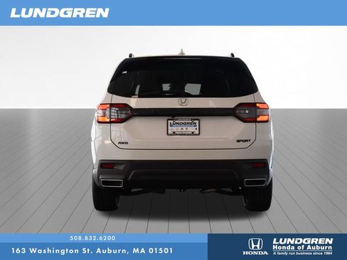 Used 2025 Honda Pilot Sport image 31