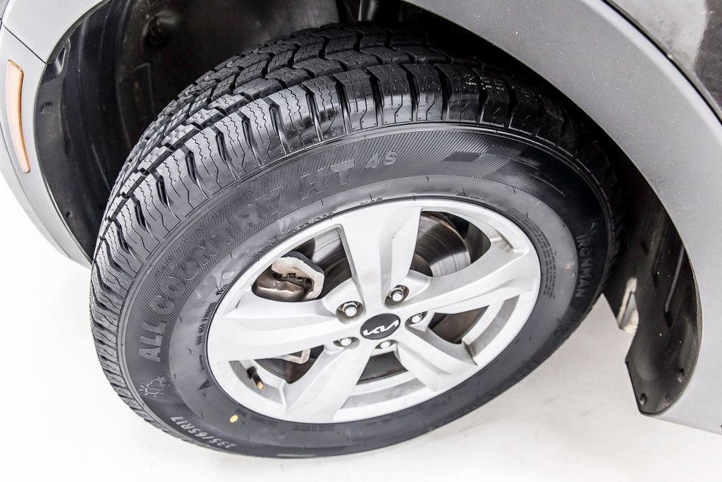 Used 2023 Kia Sorento LX FWD image 11
