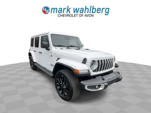 Used 2025 Jeep Wrangler Unlimited Sahara AWD/4WD image 3
