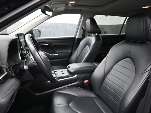 Used 2023 Toyota Highlander L image 14