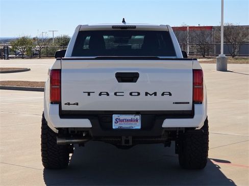 Used 2025 Toyota Tacoma TRD Sport image 7