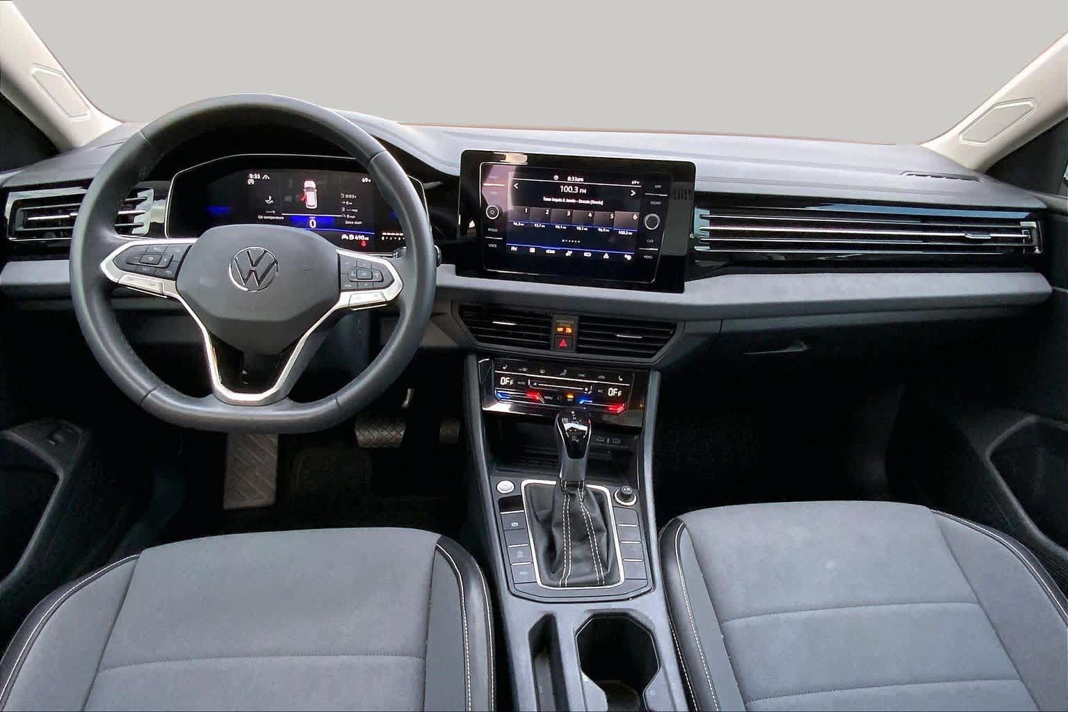 Used 2026 Volkswagen Jetta SE FWD image 15