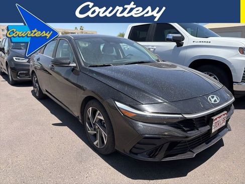 Used 2025 Hyundai Elantra Limited FWD image 1