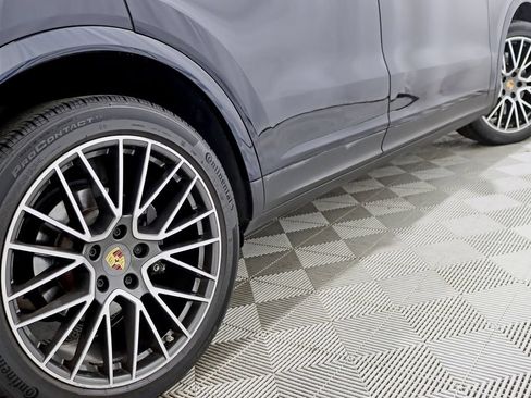 Used 2023 Porsche Cayenne AWD/4WD image 11