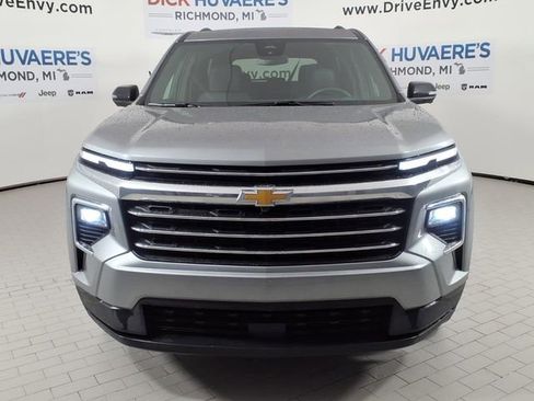 Used 2024 Chevrolet Traverse LT w/ Trailering Package image 2