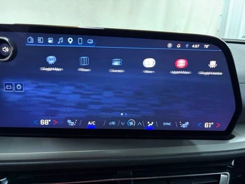 Used 2025 Chevrolet Traverse LT AWD/4WD image 47