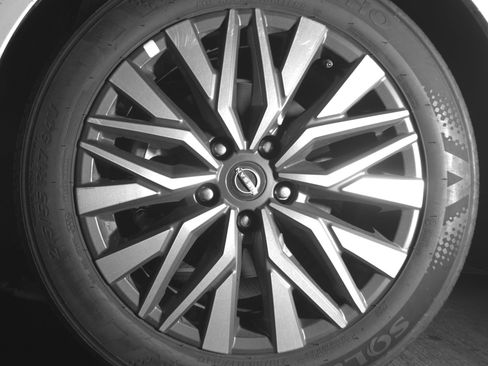 Used 2025 Nissan Altima 2.5 SV image 12