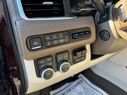 Used 2022 GMC Yukon XL Denali w/ Advanced Technology Package image 22