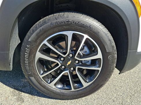 Certified 2024 Chevrolet TrailBlazer LT w/ LT Cold Weather Package FWD image 8