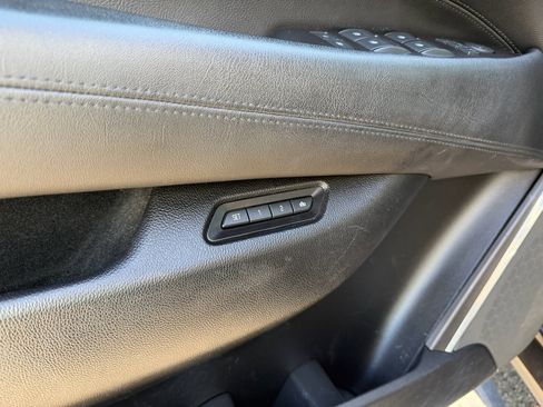 Used 2016 Cadillac Escalade ESV Premium image 18