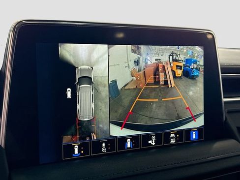 Used 2022 Chevrolet Tahoe Z71 w/ Luxury Package image 15