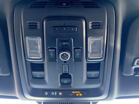 Used 2024 GMC Yukon XL Denali Ultimate image 42