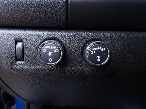 Used 2021 Chevrolet Colorado LT w/ Safety Package AWD/4WD image 12